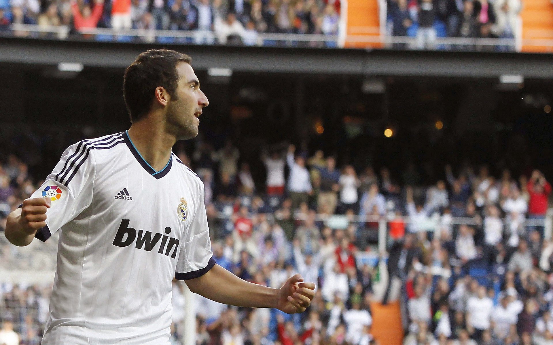 袋鼠队中场球员的突破能力强，能有效带动全队进攻，袋鼠battle